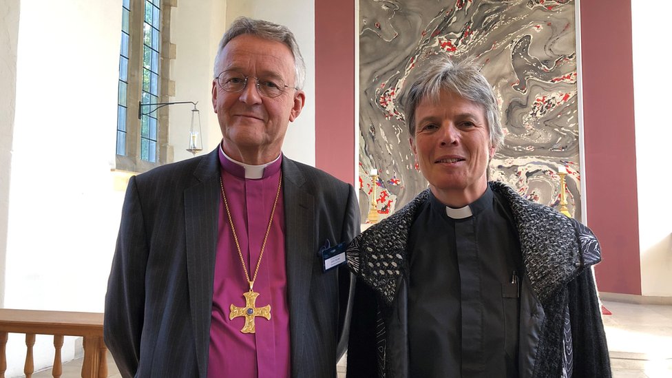 Черри Ванн с архиепископом Уэльским Джоном Дэвисом