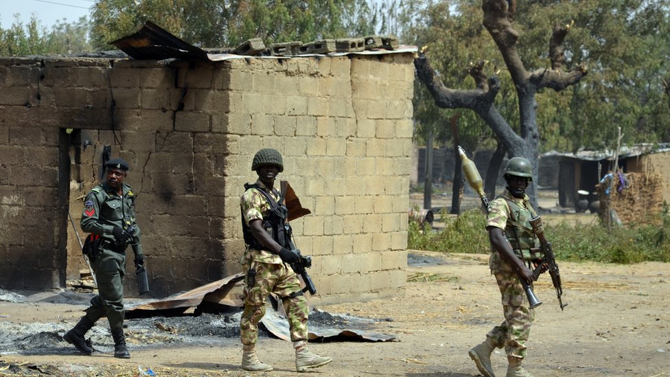 Soldados tras un ataque de Boko Haram