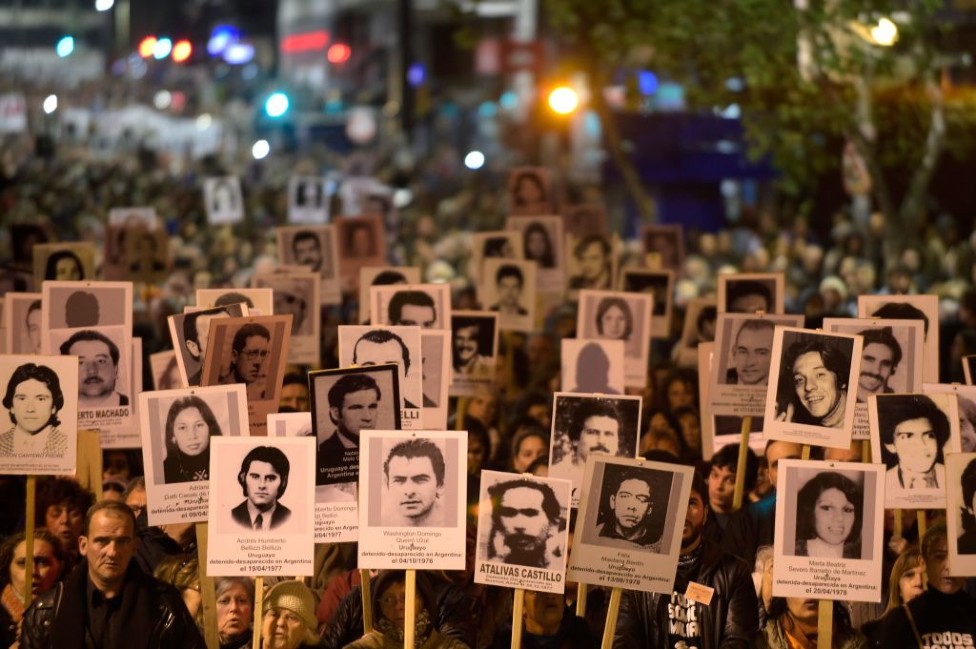 Esta movilización de 2017 se hizo en memoria de los desaparecidos durante el régimen militar que gobernó Uruguay entre 1973-1985.