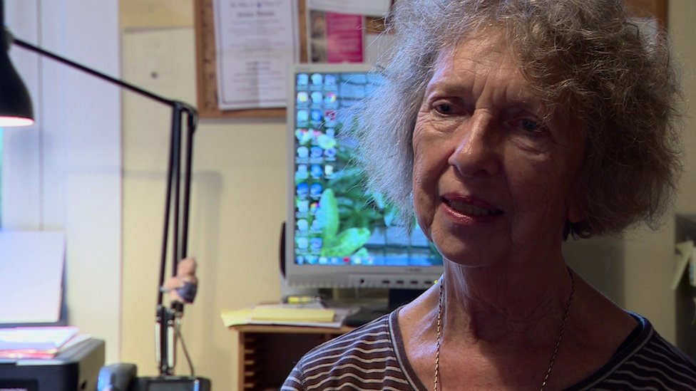 Maggie Dyer ayuda a mujeres jóvenes que desean encontrar una familia para trabajar como "au pair". Maggie Dyer