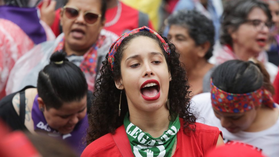 Protesta de mujeres por igualdad de derechos en Brasil.