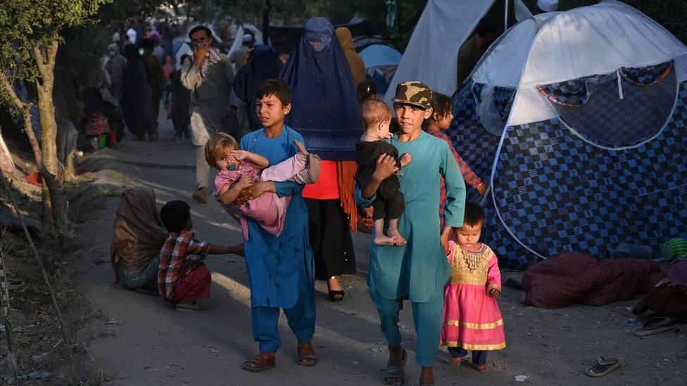 Niños en campamentos en Kabul.