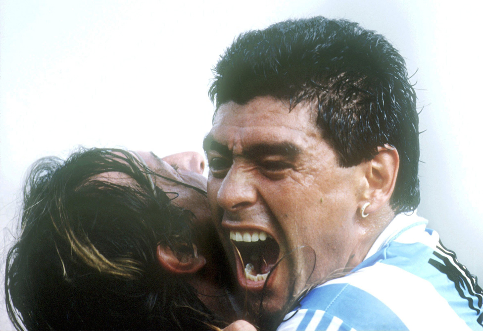 Maradona participó en cuatro mundiales con Argentina, ganando el de 1986 y llegando segundo en 1990. En 1982 y 1994 salió por la puerta de atrás. Diego Armando Maradona