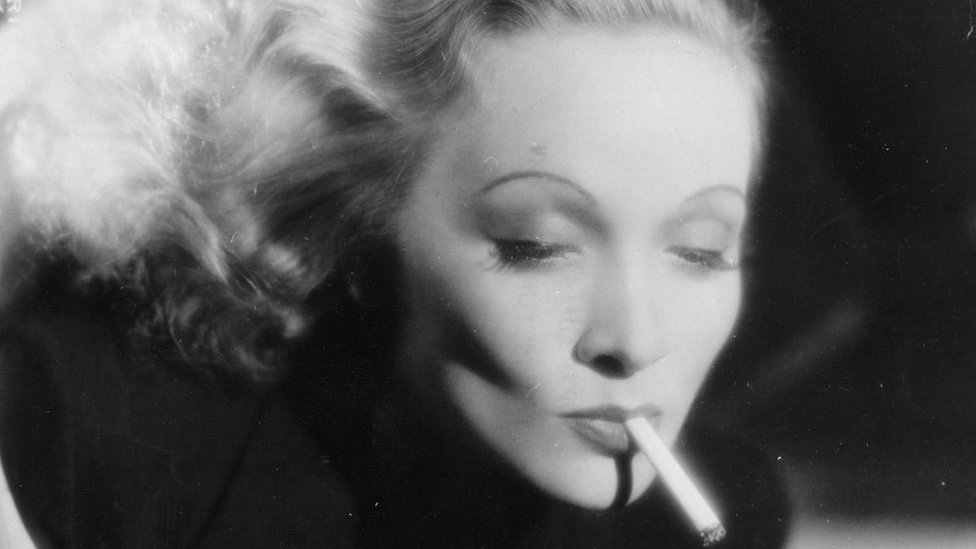 La actriz alemana Marlene Dietrich fue una clásica Femme Fatale. Hermosa, misteriosa, independiente y atrevida. Marlene Dietrich