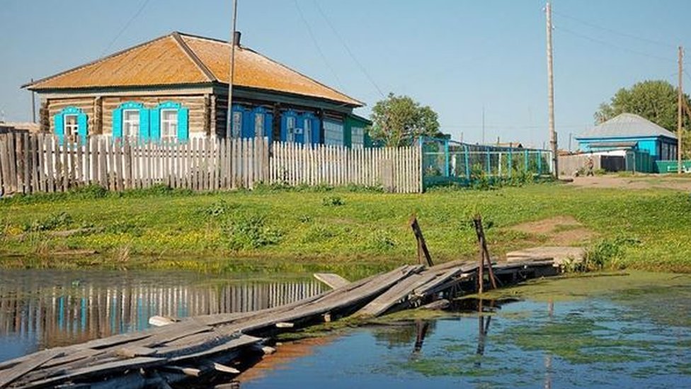 A wooden bridge in the village of Fershampenuaz