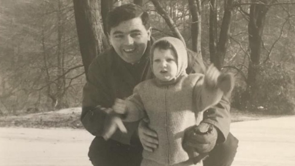 Timothy Welch y su padre adoptivo