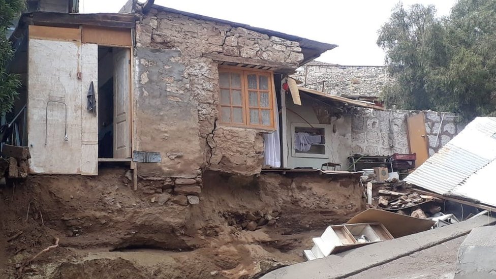 Casa dañada por las fuertes lluvias en Conchi Viejo, Antofagasta, Chile.