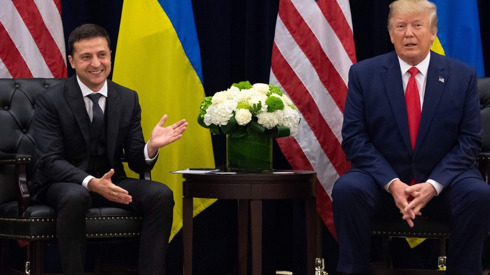 Trump, Ukrayna Cumhurbaşkanı'na baskı uyguladığı suçlamalarını reddediyor.