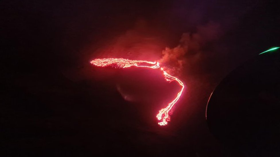 Imagen del volcán en erupción en Islandia.