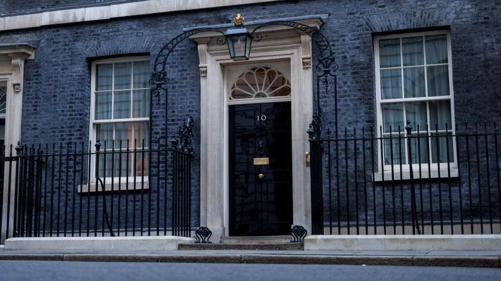 İngiltere'de 'Başbakan Johnson istifa etmeli' diyen iktidar partisinin milletvekilinden hükümete 'şantaj' suçlaması
