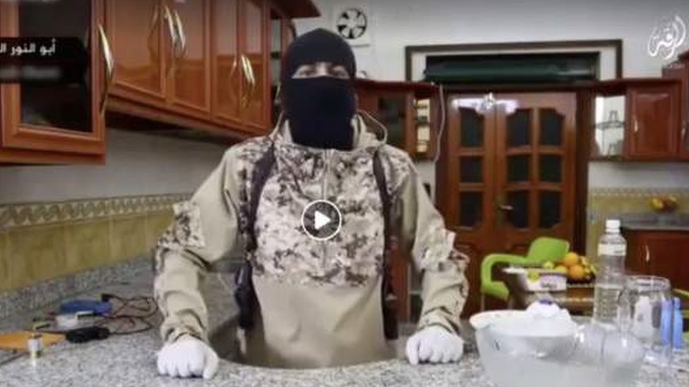 Джихадист объясняет, как делать взрывчатку на кухне