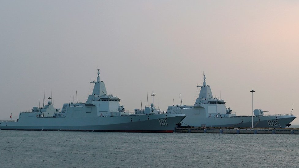 Chinese destroyers docked in Qingdao, Shandong Province (file picture)