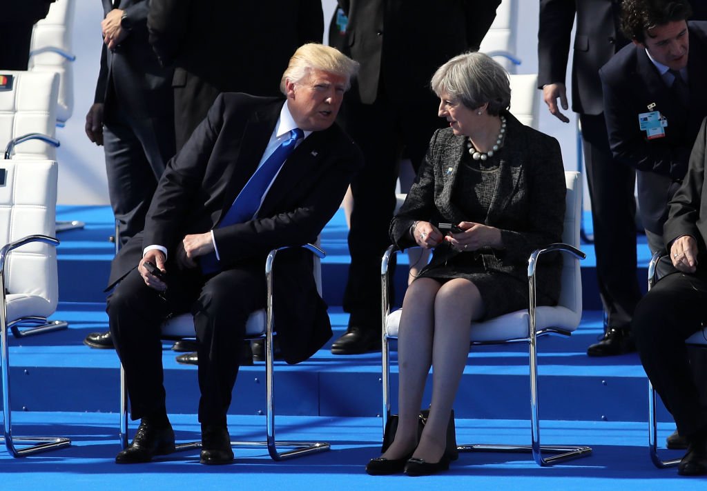 Donald Trump prometió llegar al final de la investigación para conocer los responsables de la filtración de las fotos. Donald Trump y Theresa May.