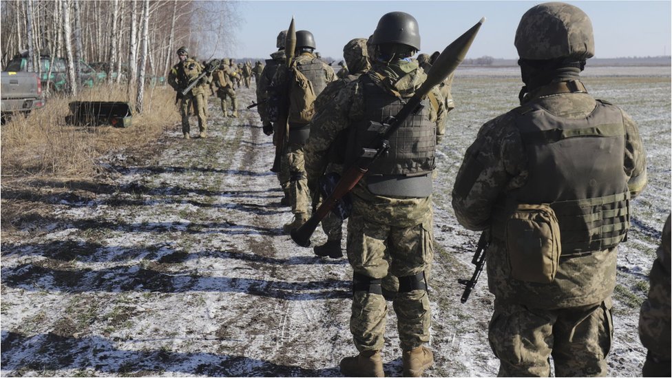 烏克蘭軍隊凖備在基輔附近進入陣地