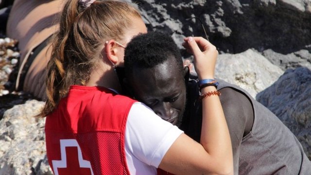 Ceuta: la historia de la imagen que captura la crisis migratoria (y la  violenta reacción que generó en redes sociales) - BBC News Mundo