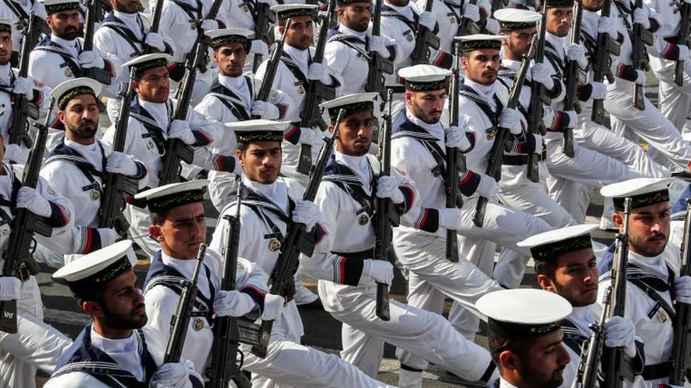 Иран проводит военные парады в ознаменование начала ирано-иракской войны 1980-88 годов