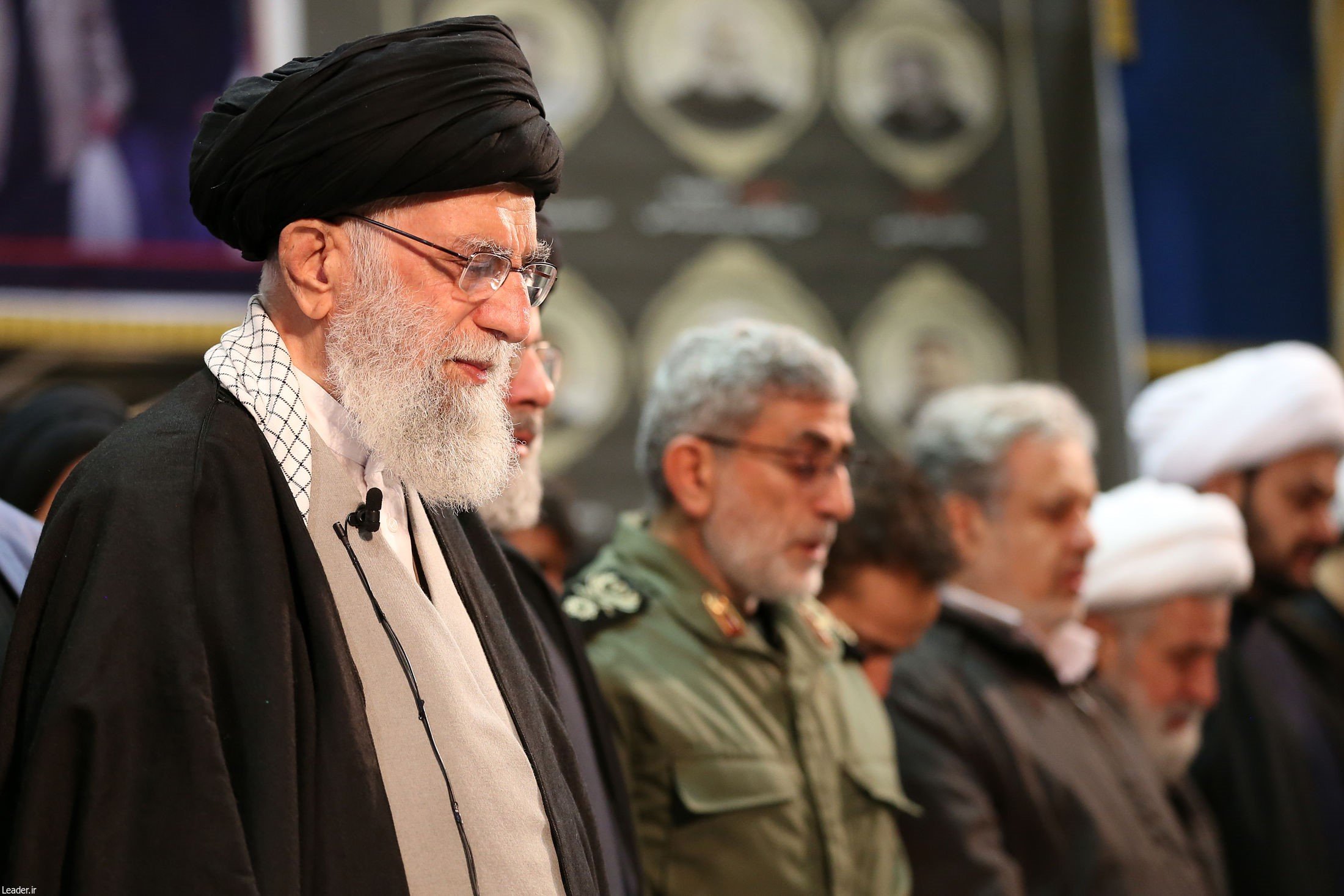 Аятолла Али Хаменеи возглавил поминальную молитву Касема Сулеймани