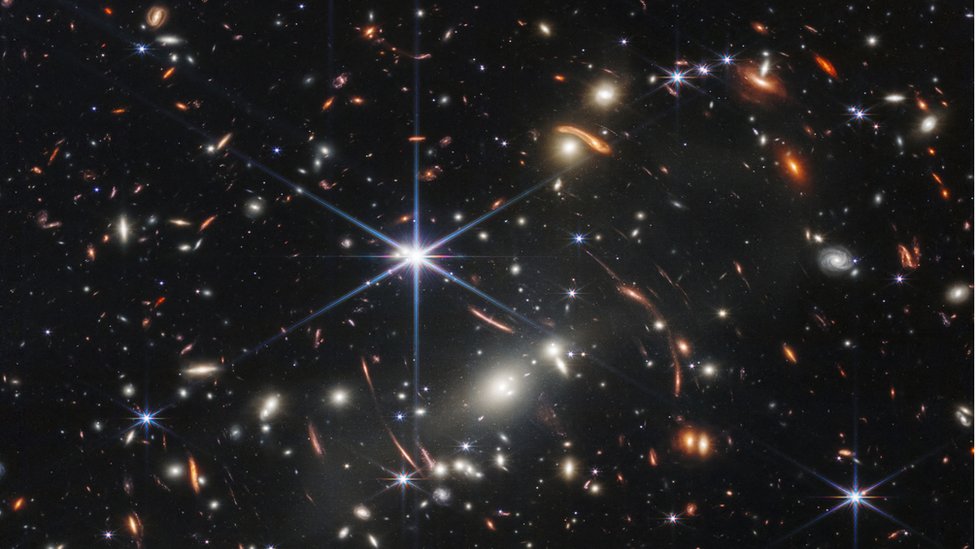 La primera imagen del espacio profundo tomada por el telescopio James Webb