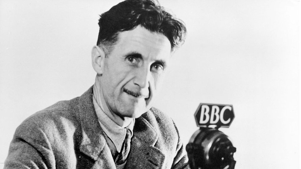 Orwell frente a los micrófonos de la BBC en 1940.