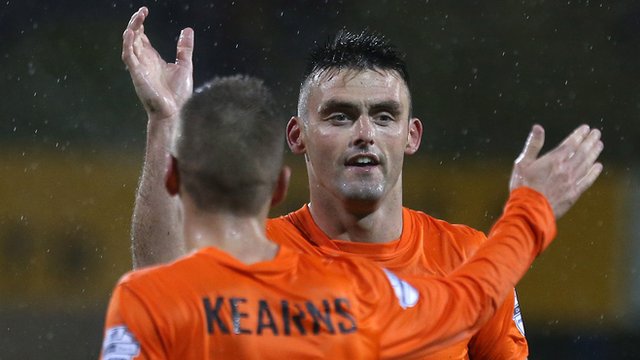 Glenavon goal scorers Daniel Kearns and Eoin Bradley