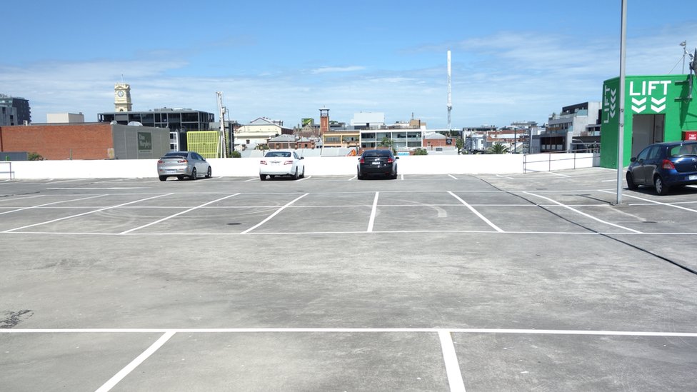 Место для парковки в Мельбурне, запрошенное Спенсером Туником