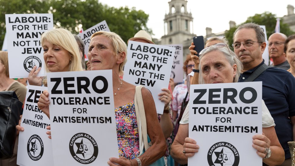 Митинг протестующих против антисемитизма