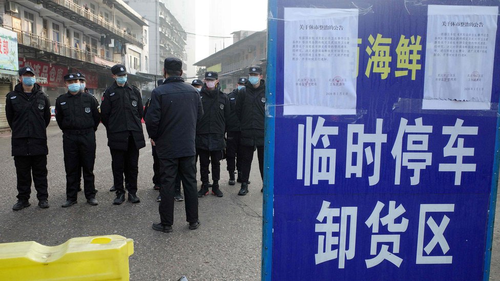 Guardas de seguridad en Wuhan