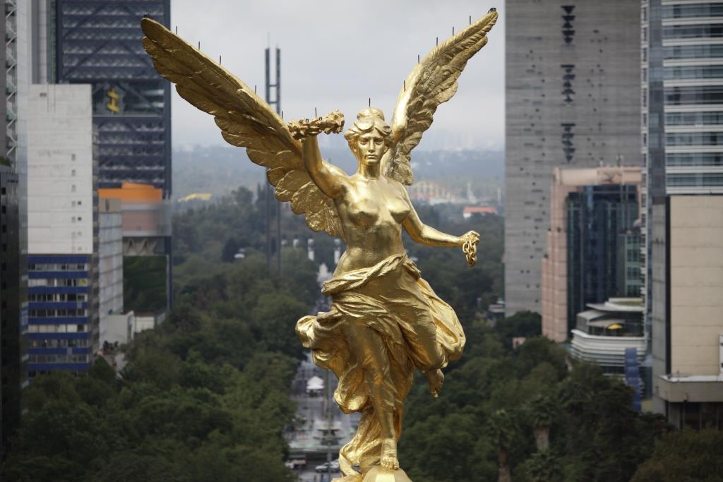 El empleo de drones le permite a Arau lograr detalles no antes vistos, como este del Monumento a la Independencia. (Foto: Santiago Arau) La figura de la "Victoria alada" en el Monumento a la Independencia de Ciudad de México Foto: Santiago Arau