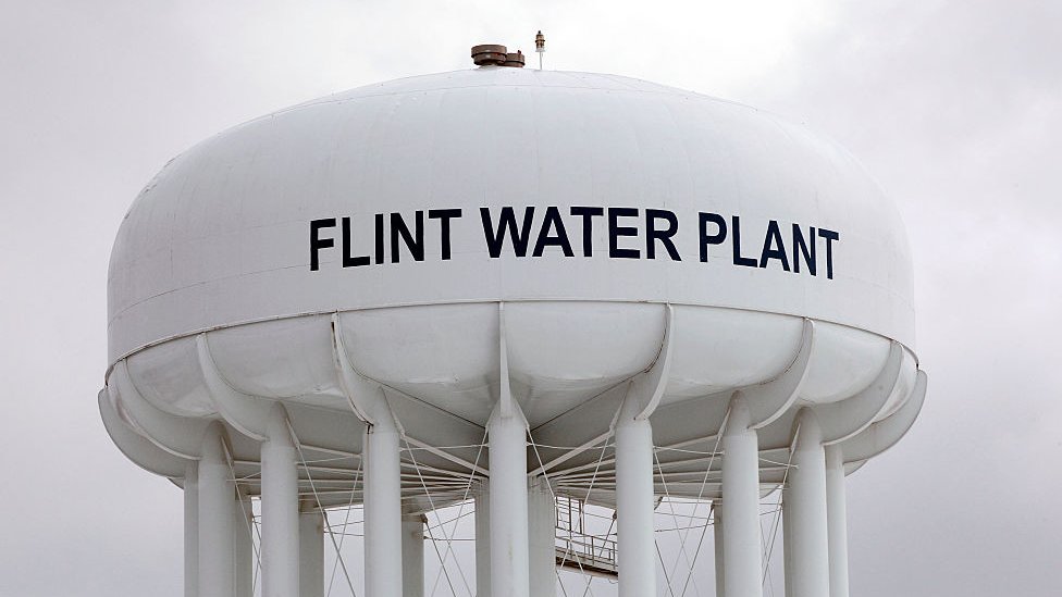 Башня Flint Water Plant показана 13 января 2016 года во Флинте, штат Мичиган.