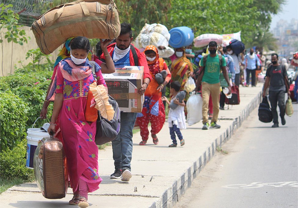 Рабочие-мигранты в столице Индии Дели во время государственной блокировки по всей стране