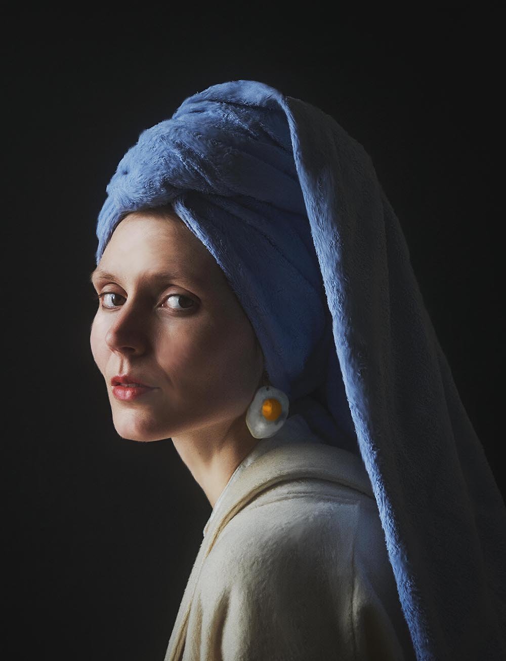 Julia Keil playing the Girl with a pearl earring