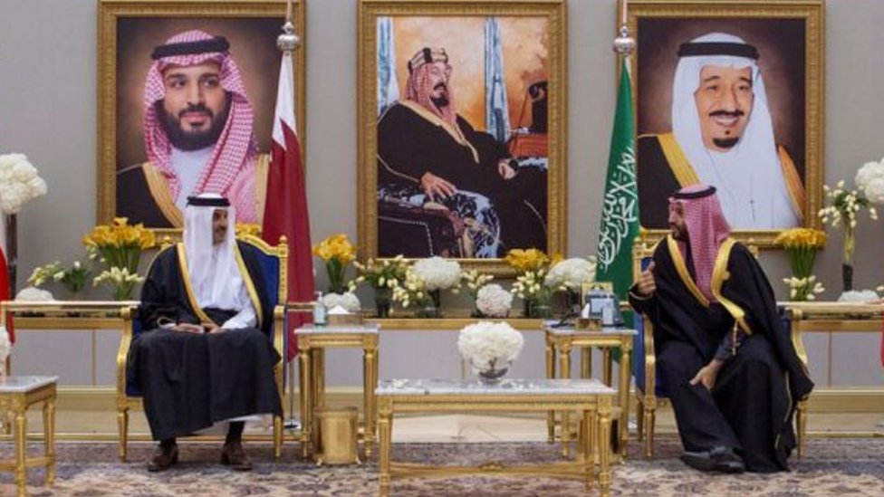القمة الخليجية في الرياض: ما بين نتائج "استثنائية" وطموحات وإصلاحات منتظرة - صحف عربية 1 الأمير محمد بن سلمان والشيخ تميم بن حمد