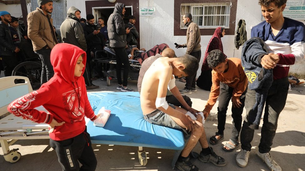 Rumah Sakit Kamal Adwan di Beit Lahia menerima korban meninggal dan luka-luka dari bagian barat Kota Gaza.