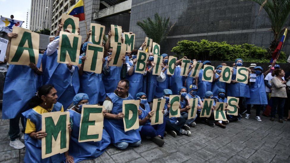 Venezolanos manifestándose por la falta de alimentos