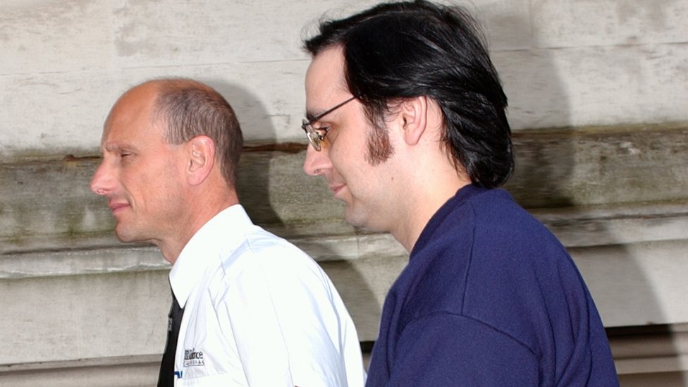Джеффри Гафур предстал перед Королевским судом Кардиффа для вынесения приговора в июле 2003 г.