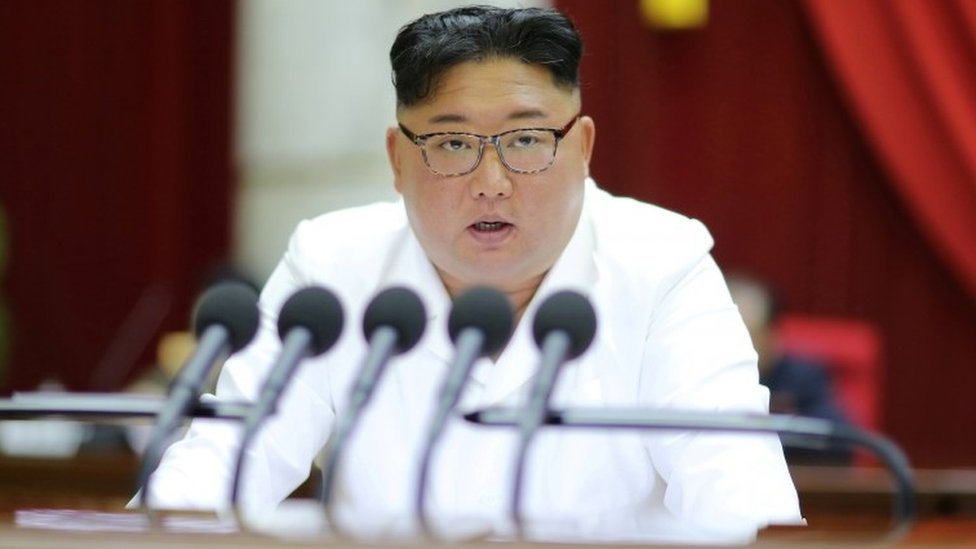Лидер Северной Кореи Ким Чен Ын выступает на 5-м пленарном заседании 7-го Центрального комитета Рабочей партии Кореи