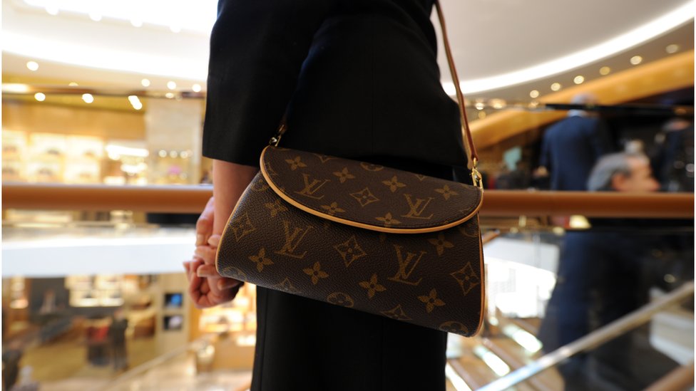 Louis handbags 'cheapest in London' Brexit BBC News