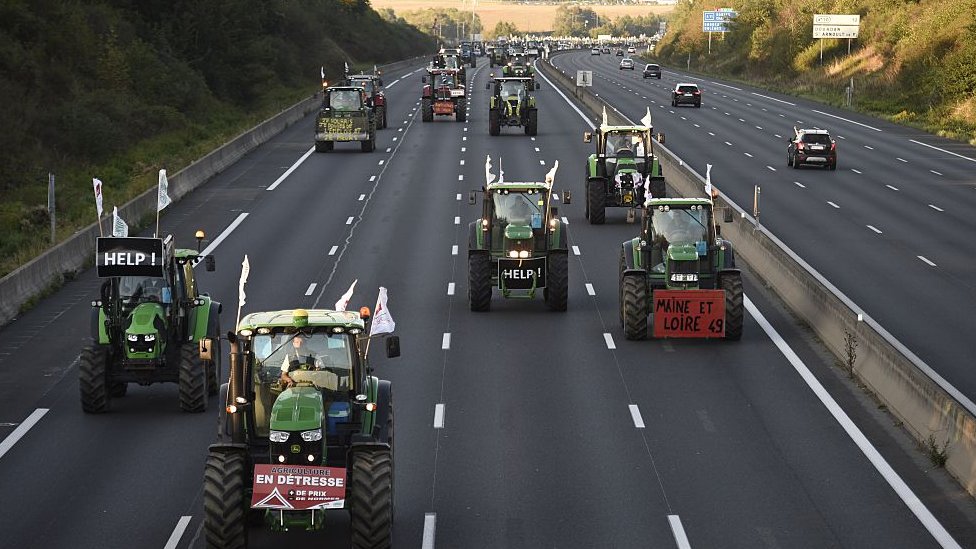 La red de infraestructuras es mejor que la de otros países similares. Carretera