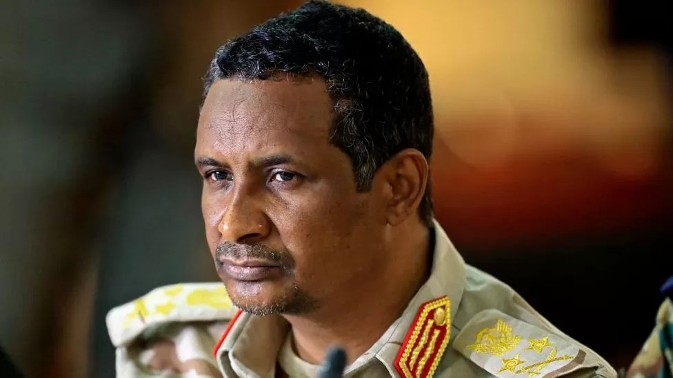 محمد حمدان دقلو: نائب رئيس المجلس العسكري يصف الانقلاب في السودان بأنه كان خطأ - BBC News عربي