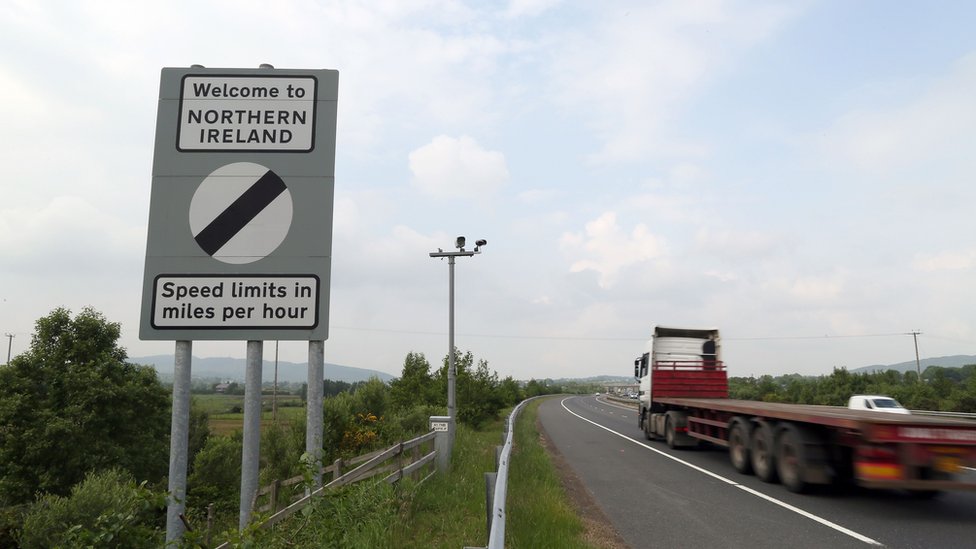 Дорожный знак Северной Ирландии