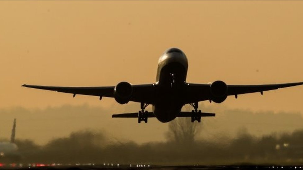 Самолет BA вылетает из аэропорта Хитроу 6 января