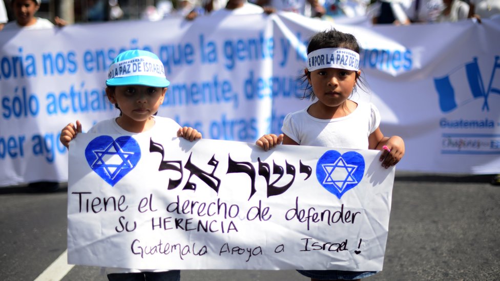 En Guatemala muchos apoyan la reivindicación de Israel. Niños guatemaltecos en una marcha en apoyo a Israel