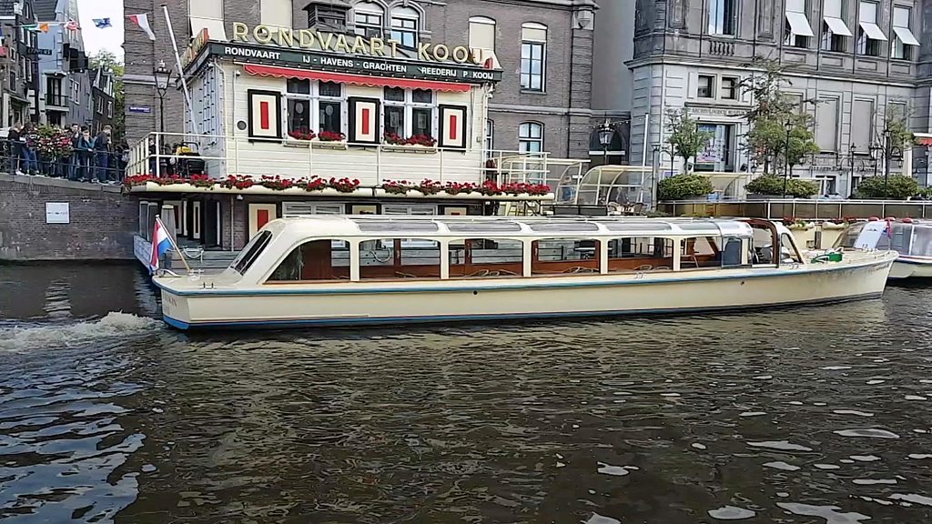 Amsterdam's canal boats go electric