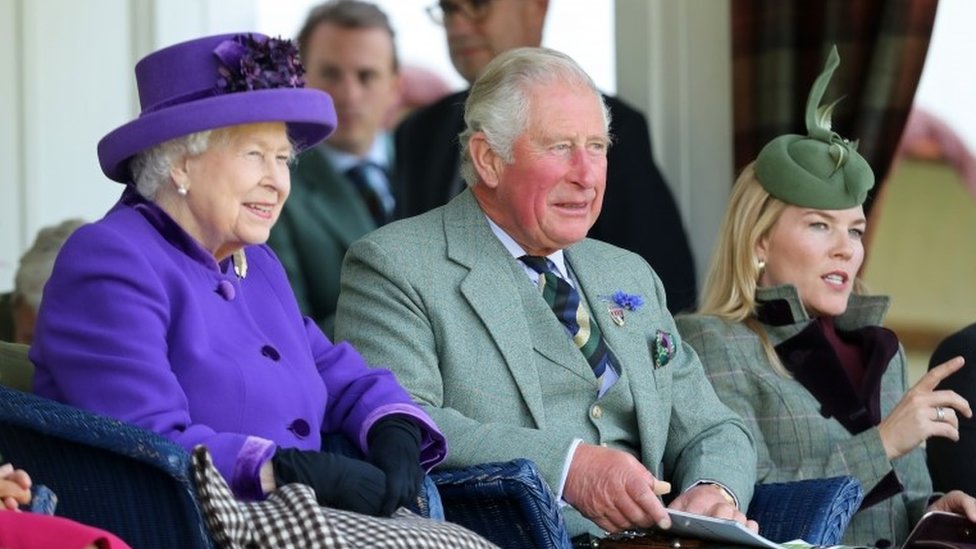 Королева и принц Чарльз на собрании Бремар