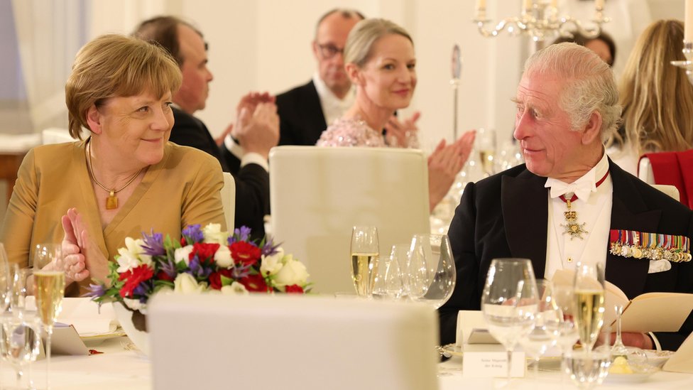 Bivša nemačka kancelarka Angela Merkel i kralj Čarls