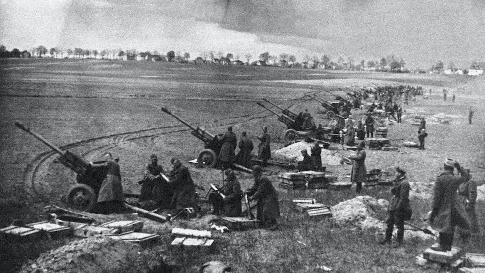 القوات السوفيتية تتقدم على مرتفعات سيلو. صورة أرشيفية