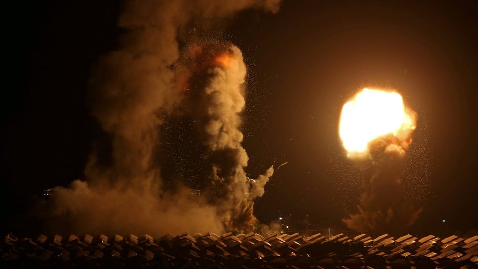 Взрыв в секторе Газа после израильского удара (20 августа 2020 г.)