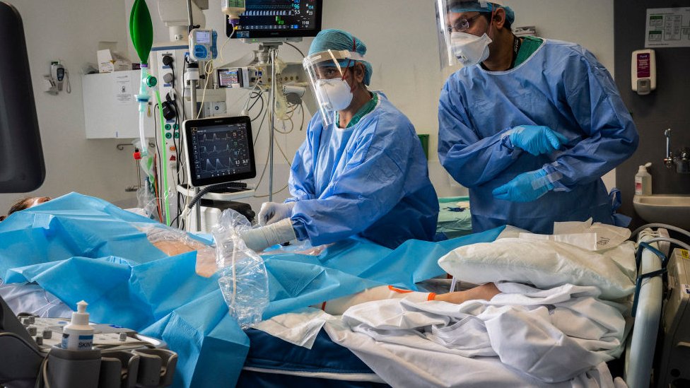 Unidad de cuidado intensivo en un hospital de Londres, Reino Unido.
