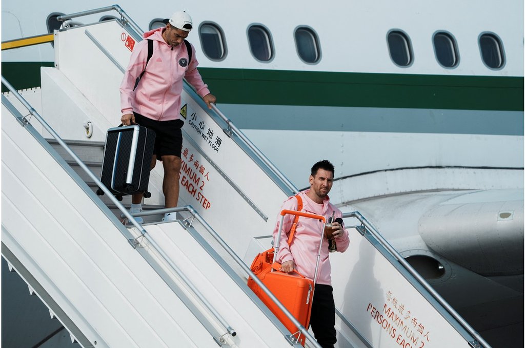 2月2日，國際邁阿密隊的梅西和隊友抵達香港國際機場。