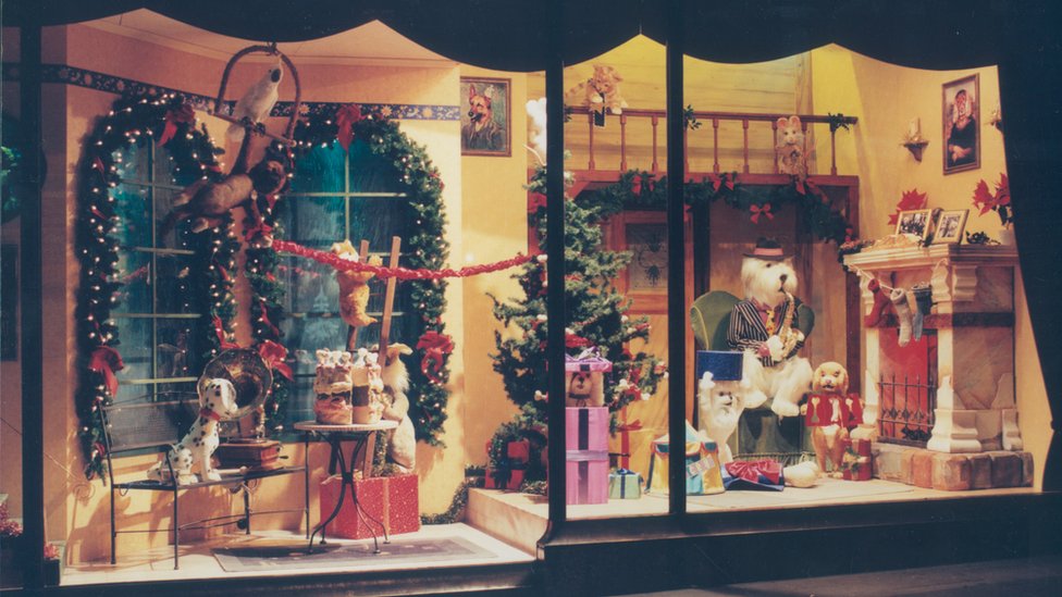 Best Christmas Window Displays in London, New York City, and Paris